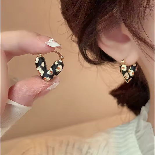 BLACK HEARTS EARRINGS